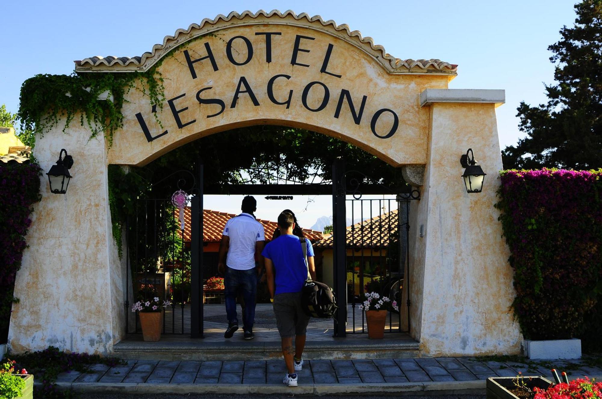 Hotel L'Esagono San Teodoro  Exterior photo